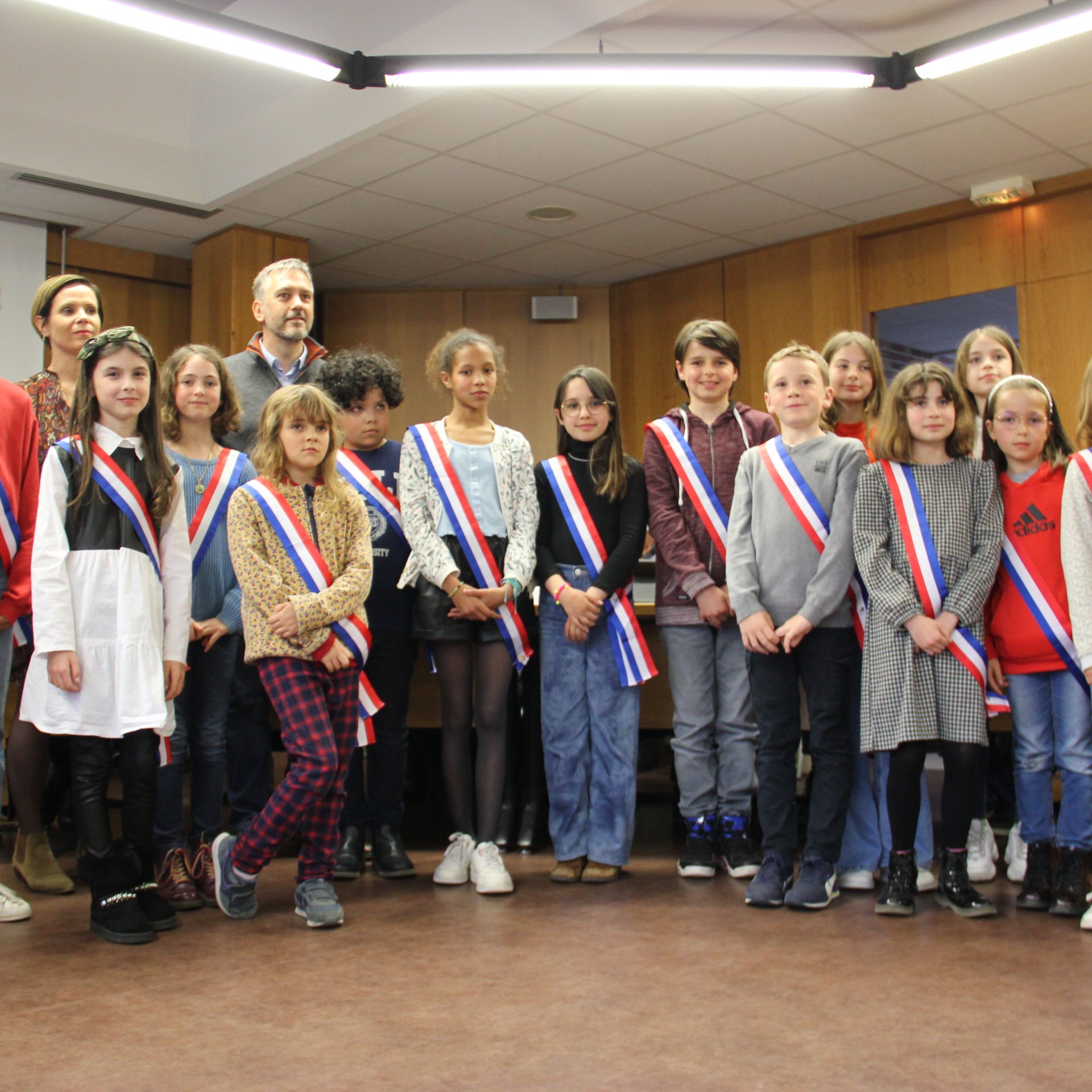 Remise officielle des écharpes aux enfants élus du CMEJ de Mondeville Remise officielle des écharpes aux enfants élus du CMEJ de Mondeville