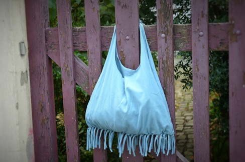 Transforme un tee-shirt en sac de plage