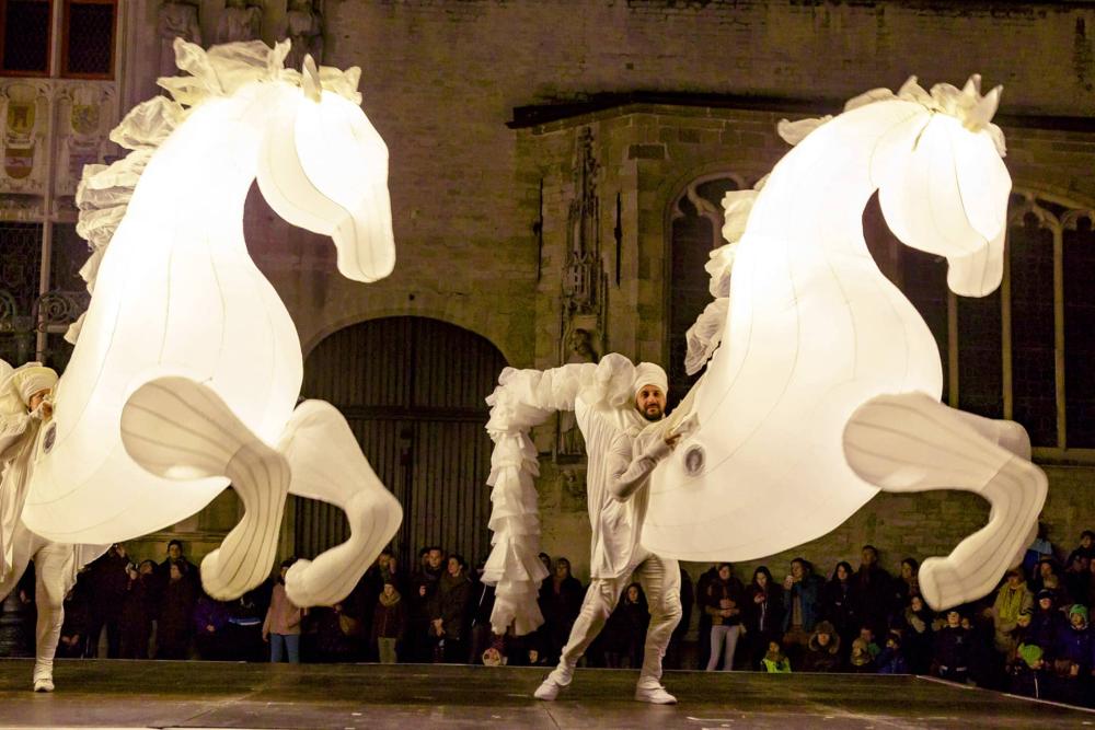 Parade des neiges et chevaux lumineux