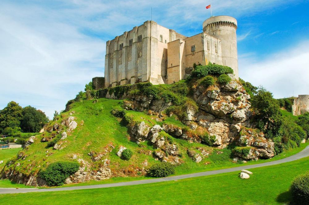 Visites à Falaise : Château, musée des civils dans la guerre et Automates avenue
